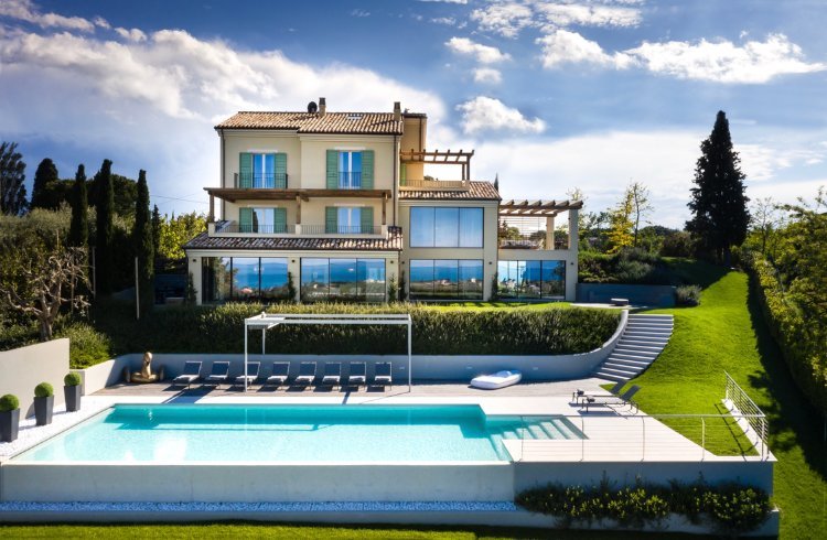 Villa Oliveto, luxury villa in Le Marche with infinity pool